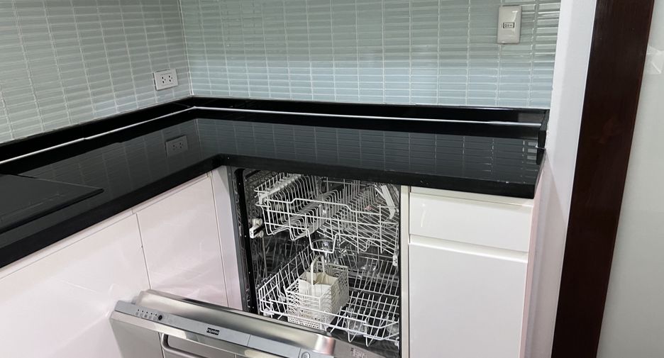 For rent 2 bedrooms condo in Watthana, Bangkok