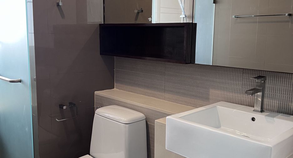 For rent 2 bedrooms condo in Watthana, Bangkok
