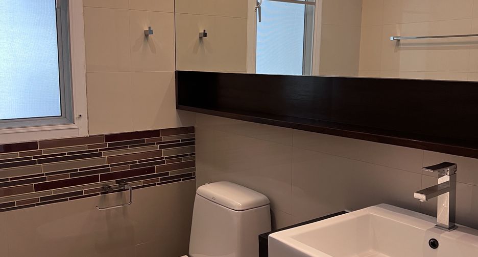 For rent 2 bedrooms condo in Watthana, Bangkok