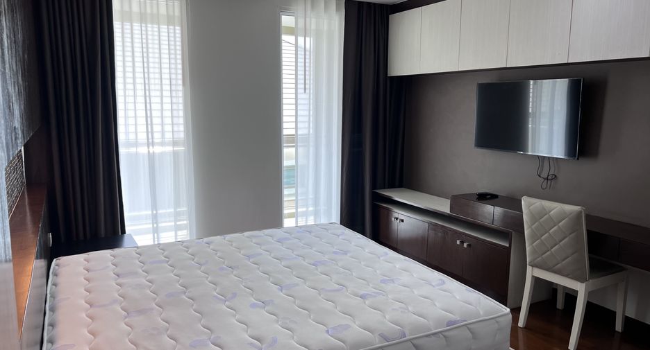 For rent 2 bedrooms condo in Watthana, Bangkok