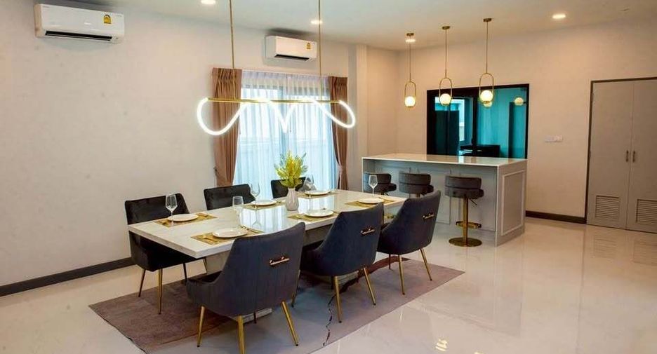 Casa en alquiler de 5 habitaciones en Bang Phli, Samut Prakan