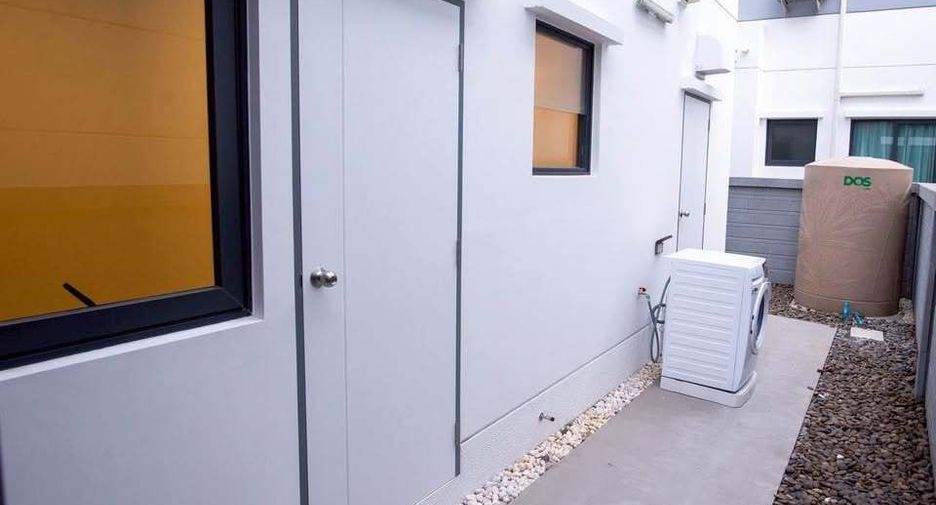 Casa en alquiler de 5 habitaciones en Bang Phli, Samut Prakan