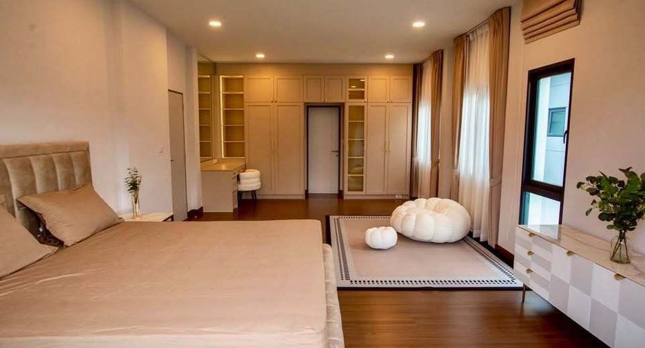 Casa en alquiler de 5 habitaciones en Bang Phli, Samut Prakan