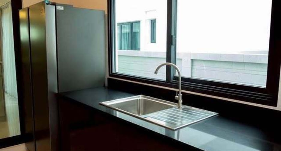 Casa en alquiler de 5 habitaciones en Bang Phli, Samut Prakan