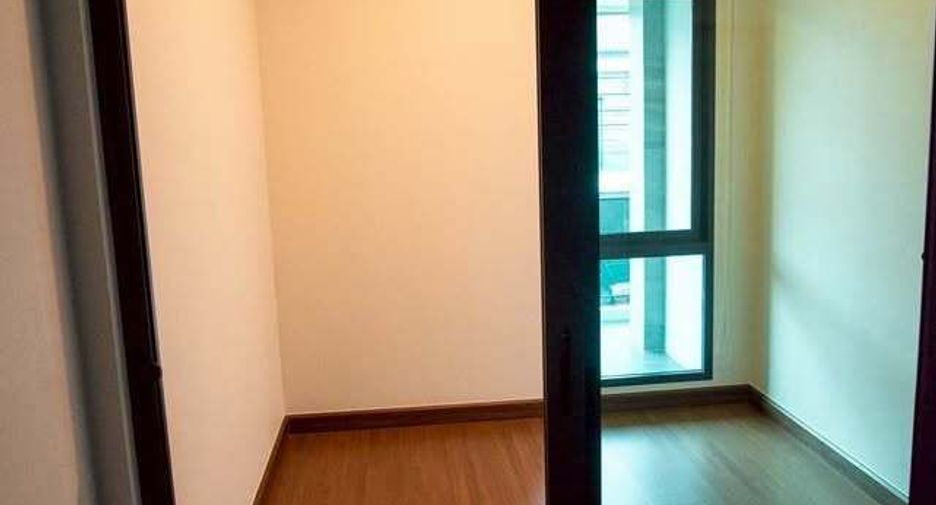Casa en alquiler de 5 habitaciones en Bang Phli, Samut Prakan