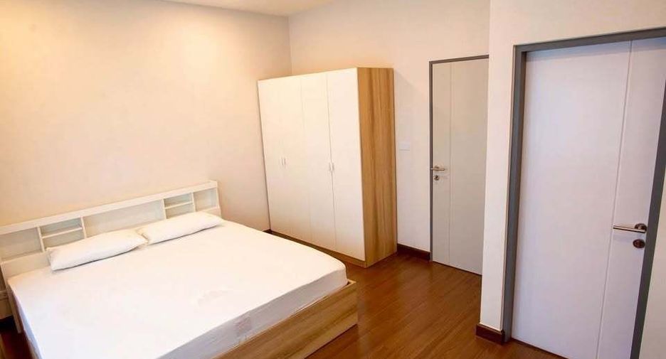 Casa en alquiler de 5 habitaciones en Bang Phli, Samut Prakan