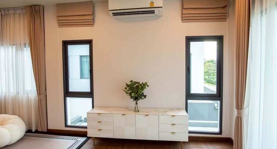 Casa en alquiler de 5 habitaciones en Bang Phli, Samut Prakan