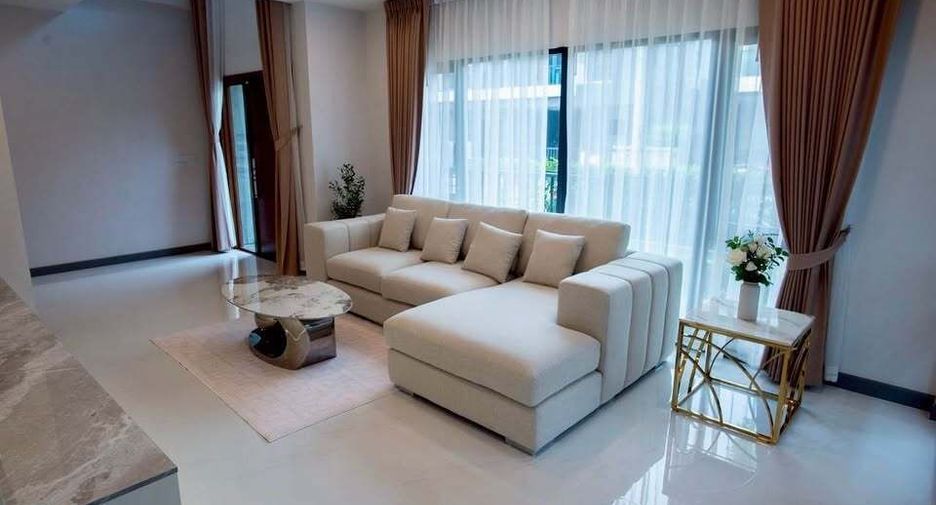 Casa en alquiler de 5 habitaciones en Bang Phli, Samut Prakan
