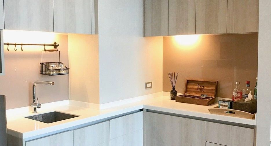 For sale 1 bed condo in Khlong Toei, Bangkok