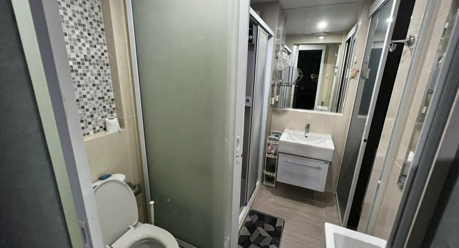 For sale 2 bedrooms condo in Huai Khwang, Bangkok