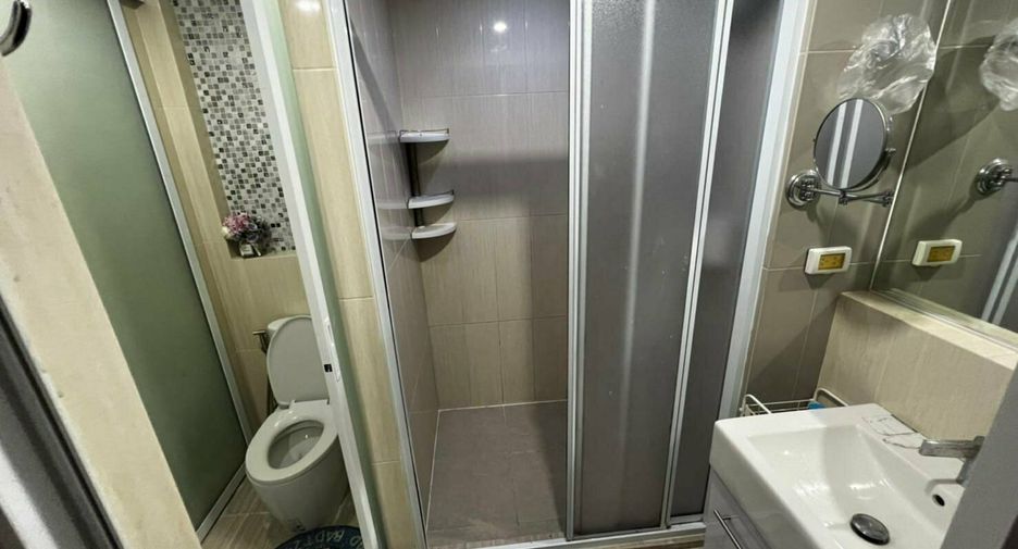For sale 2 bedrooms condo in Huai Khwang, Bangkok