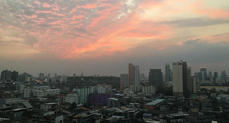 For rent 2 bedrooms condo in Khlong Toei, Bangkok