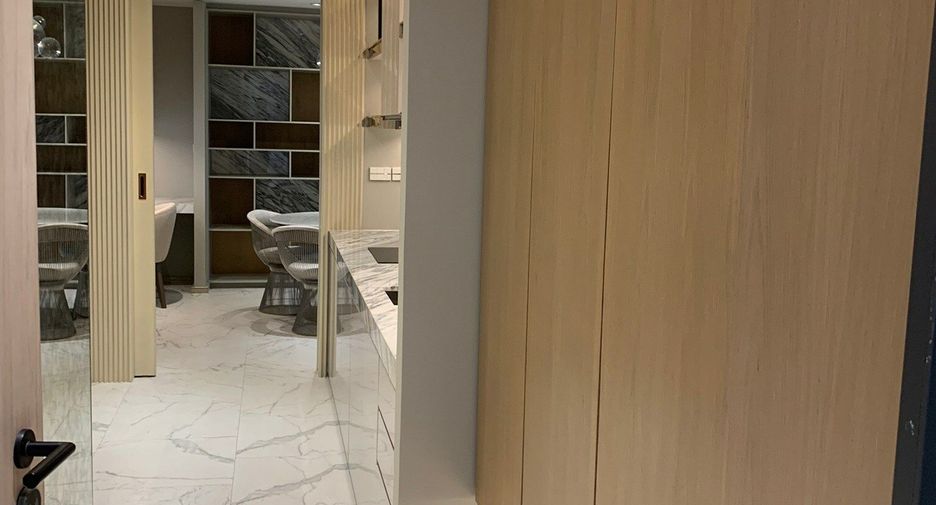 For rent 2 bedrooms condo in Watthana, Bangkok