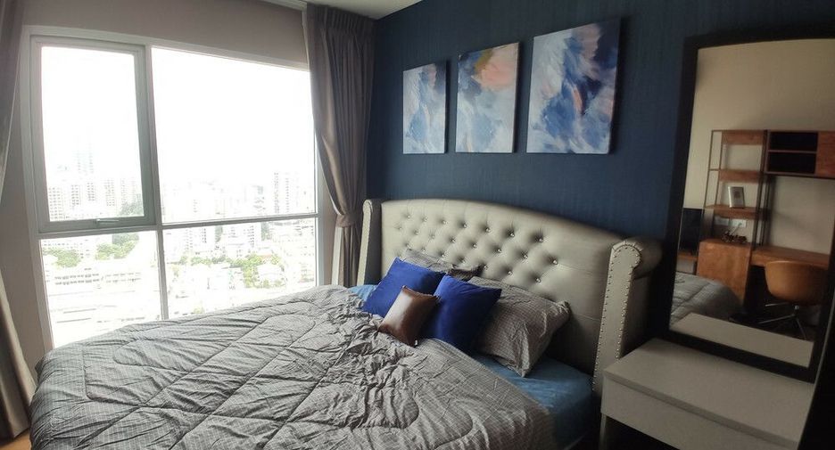 For sale 3 bedrooms condo in Yan Nawa, Bangkok