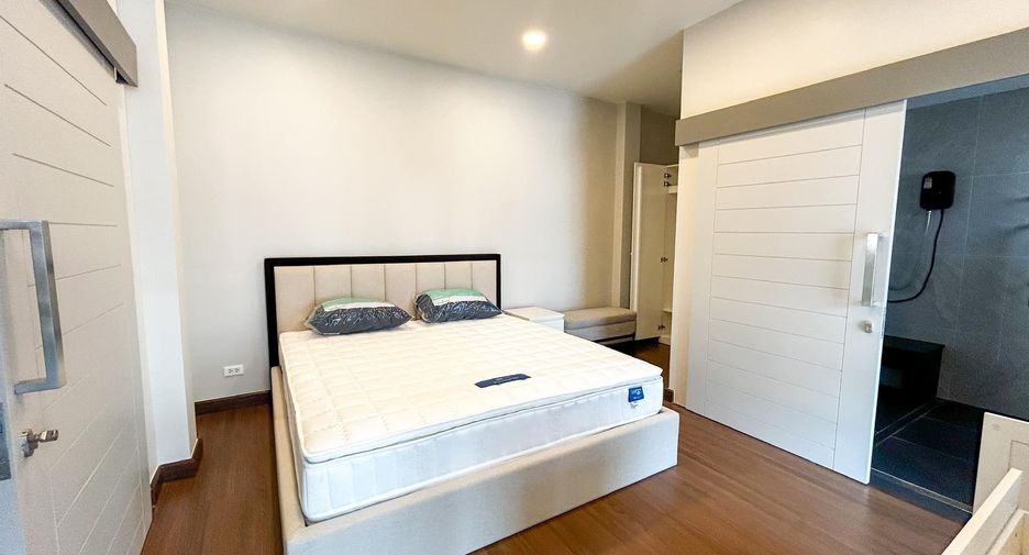 Casa en alquiler de 5 habitaciones en Bang Phli, Samut Prakan
