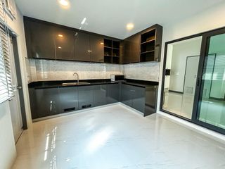 出租 5 卧室 独立屋 在 Bang Phli, Samut Prakan