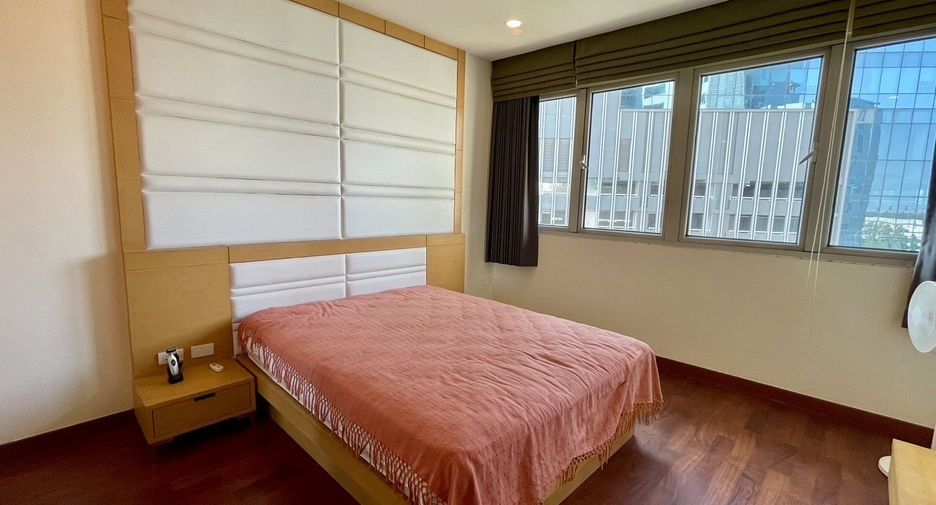 For rent 2 bedrooms condo in Yan Nawa, Bangkok