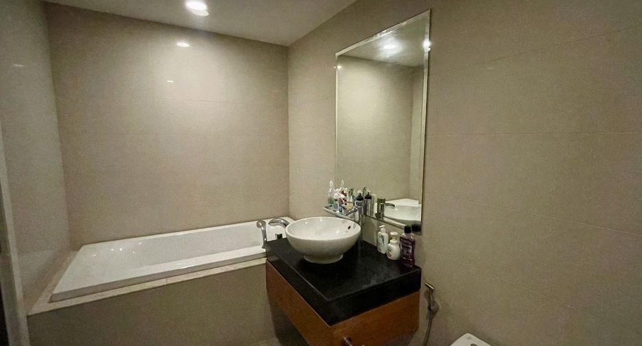 For rent 2 bedrooms condo in Yan Nawa, Bangkok