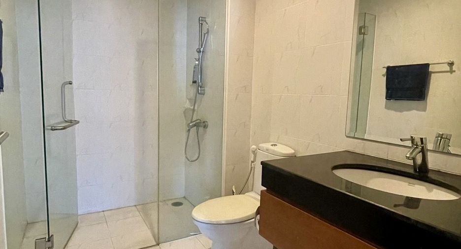 For rent 2 bedrooms condo in Yan Nawa, Bangkok