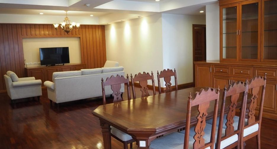 For rent 3 bedrooms condo in Pathum Wan, Bangkok