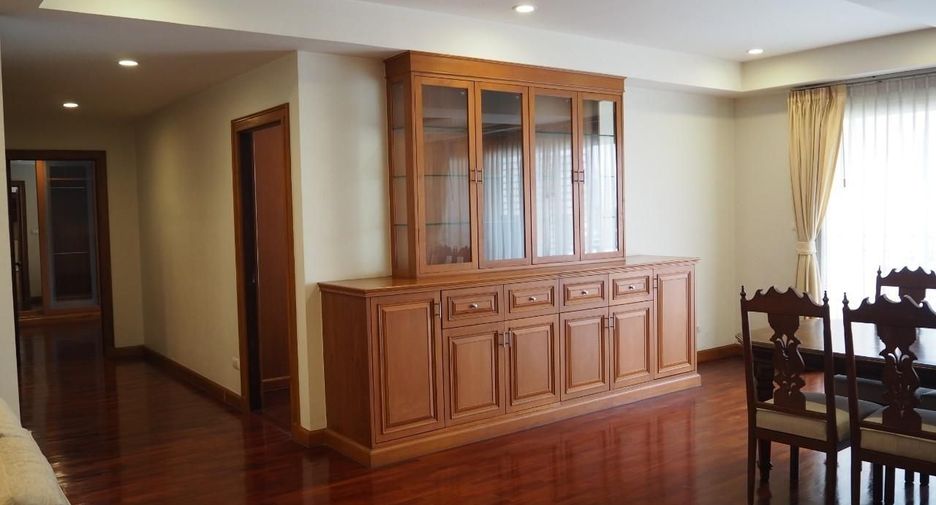 For rent 3 bedrooms condo in Pathum Wan, Bangkok