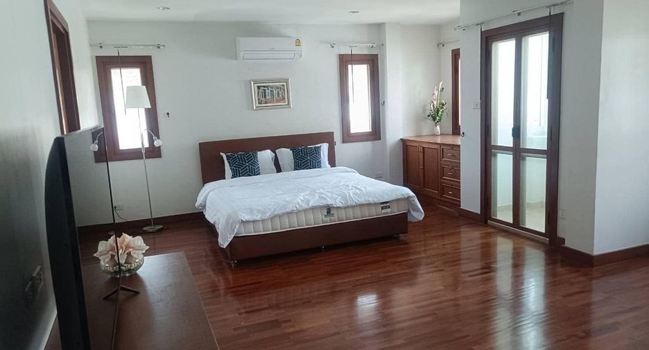 Haus zur Miete mit 4 Zimmer in Watthana, Bangkok