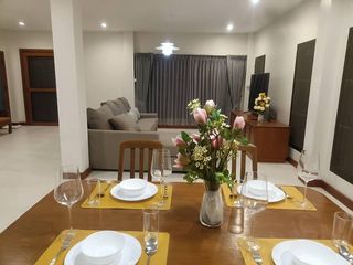 Haus zur Miete mit 4 Zimmer in Watthana, Bangkok
