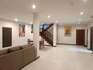 Haus zur Miete mit 4 Zimmer in Watthana, Bangkok