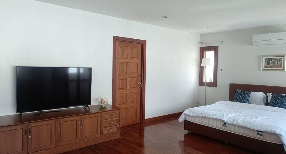 Haus zur Miete mit 4 Zimmer in Watthana, Bangkok