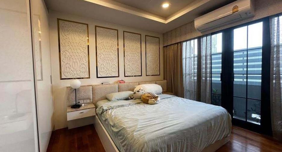 For rent 4 bedrooms house in Yan Nawa, Bangkok