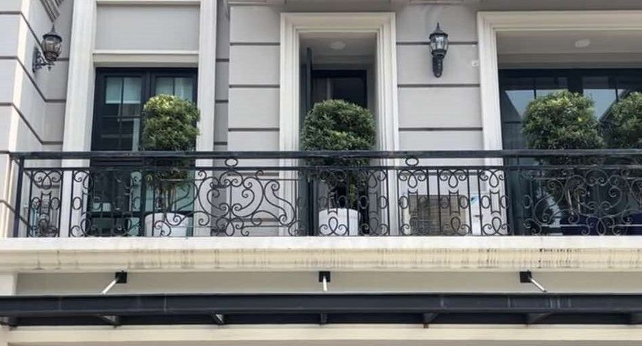 For rent 4 bedrooms house in Yan Nawa, Bangkok