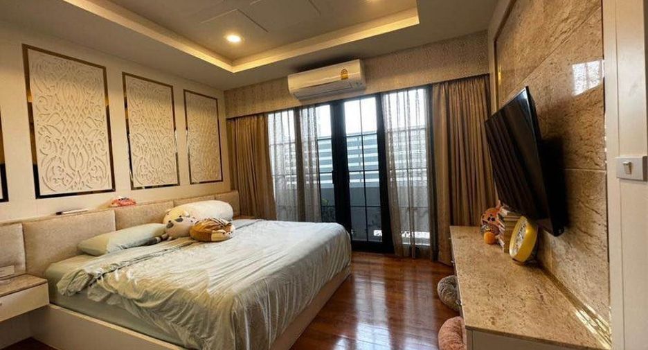 For rent 4 bedrooms house in Yan Nawa, Bangkok