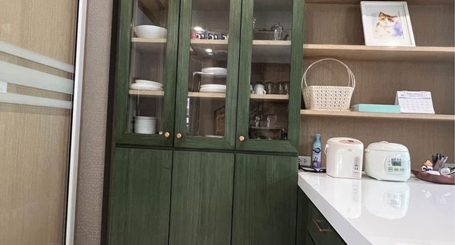 For rent 4 bedrooms house in Yan Nawa, Bangkok