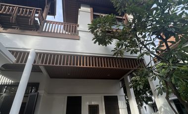 À louer 4 chambres maison à Yan Nawa, Bangkok