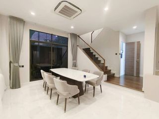 出售 和 出租 4 卧室 独立屋 在 Phra Khanong, 曼谷