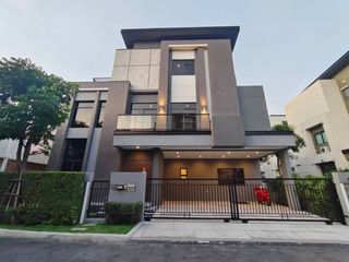 For sale and for rent 4 bedrooms house in Phra Khanong, Bangkok