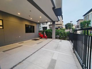 出售 和 出租 4 卧室 独立屋 在 Phra Khanong, 曼谷