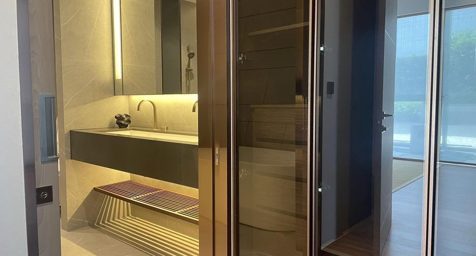 For rent 2 bedrooms condo in Khlong Toei, Bangkok