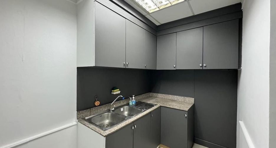 For rent office in Huai Khwang, Bangkok