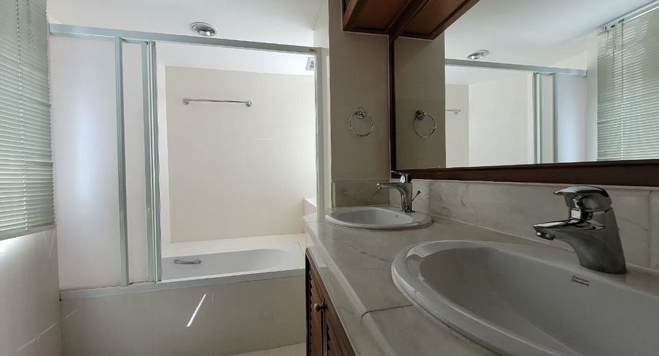 For rent 2 bedrooms apartment in Pathum Wan, Bangkok