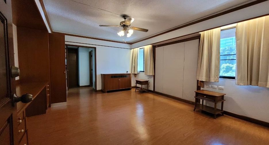 For rent 2 bedrooms apartment in Pathum Wan, Bangkok