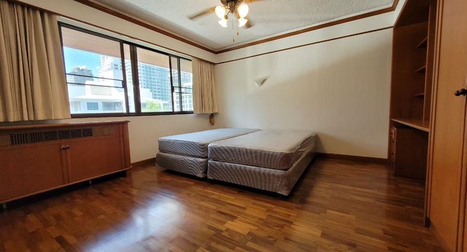 For rent 2 bedrooms apartment in Pathum Wan, Bangkok