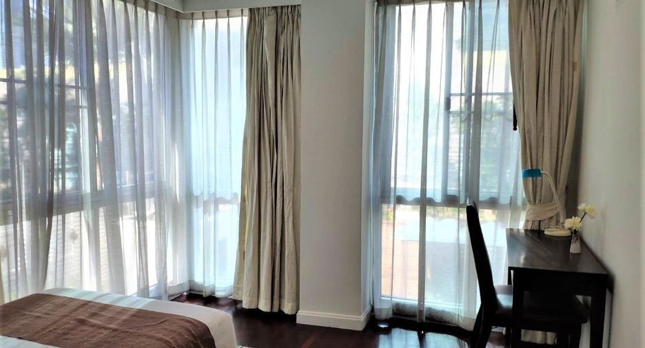 For rent 3 bedrooms condo in Sathon, Bangkok