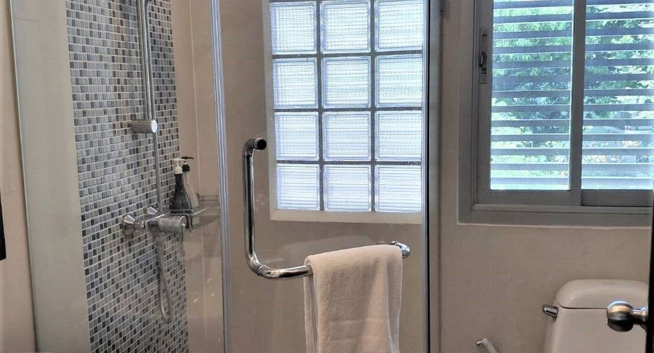 For rent 3 bedrooms condo in Sathon, Bangkok