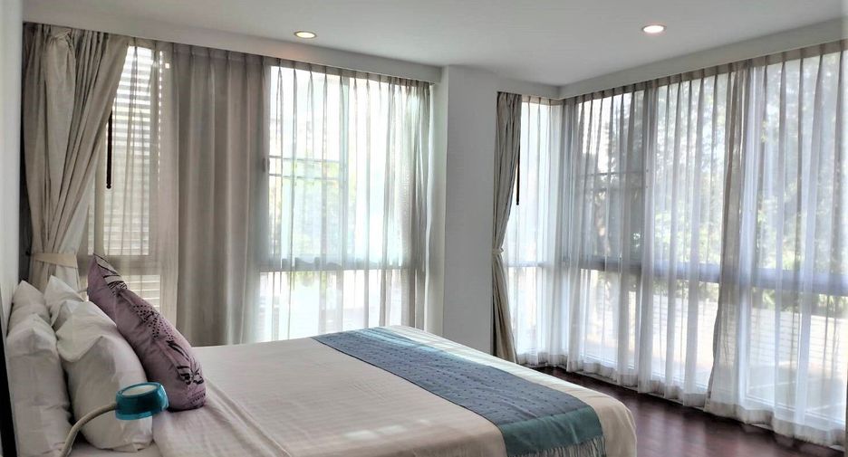 For rent 3 bedrooms condo in Sathon, Bangkok