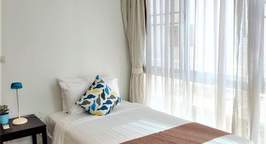 For rent 3 bedrooms condo in Sathon, Bangkok