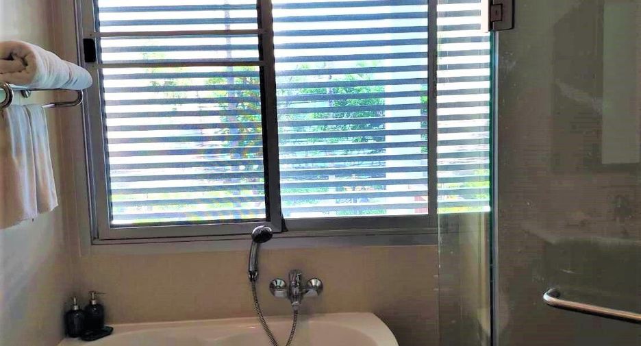 For rent 3 bedrooms condo in Sathon, Bangkok