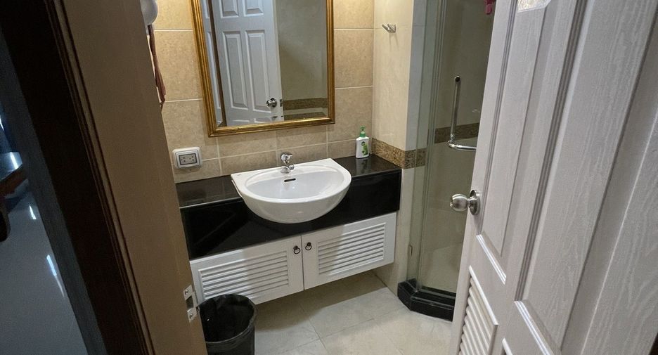For rent 2 bedrooms condo in Sathon, Bangkok