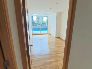 For rent 3 bedrooms condo in Sathon, Bangkok