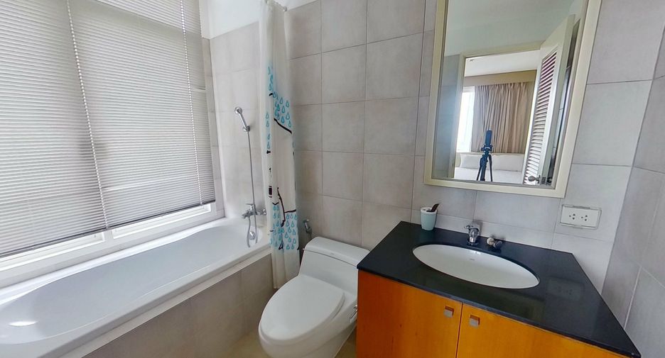 For rent 3 bedrooms condo in Watthana, Bangkok